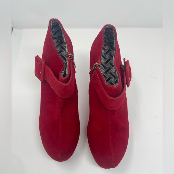 Vero Cuoio Red Faux Suede Platform Booties Heels Italian Women’s Size 8 - Picture 7 of 13